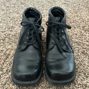 Black, White Mountain ankle boots size 8.5 women’s